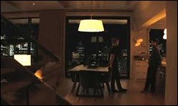 Ilya et Shane dans la cuisine de Shane dans Heated Rivalry